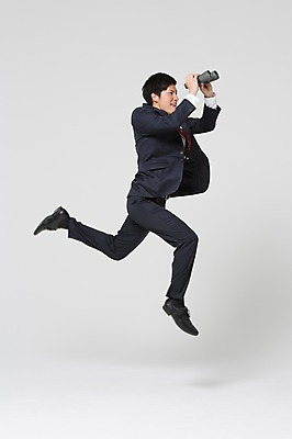 포토 JPG 스튜디오촬영 전신 외국인 해외기획촬영 라이프스타일 응시 남자 비즈니스 모션 실내 한명 들기 사람 동양인 정장 20대 청년 성인 옆모습 비즈니스라이프 점프 망원경 관찰 직장인 비즈니스맨 일본인 2015년일본 남자만 남자한명만 성인남자만 청년만 청년남자만 청년남자한명만 성인한명만 성인남자한명만 성인만 국내포토 직업 1 시선 옷 뷰포인트 인종 내부 생활 파일형식
