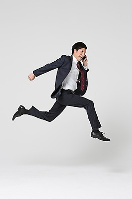 포토 JPG 스튜디오촬영 전신 외국인 해외기획촬영 라이프스타일 남자 비즈니스 모션 실내 한명 미소 들기 사람 동양인 정장 20대 청년 성인 옆모습 비즈니스라이프 스마트폰 점프 직장인 비즈니스맨 일본인 통화 2015년일본 남자만 남자한명만 성인남자만 청년만 청년남자만 청년남자한명만 성인한명만 성인남자한명만 성인만 국내포토 직업 1 옷 뷰포인트 표정 인종 내부 생활 핸드폰 스마트기기 파일형식