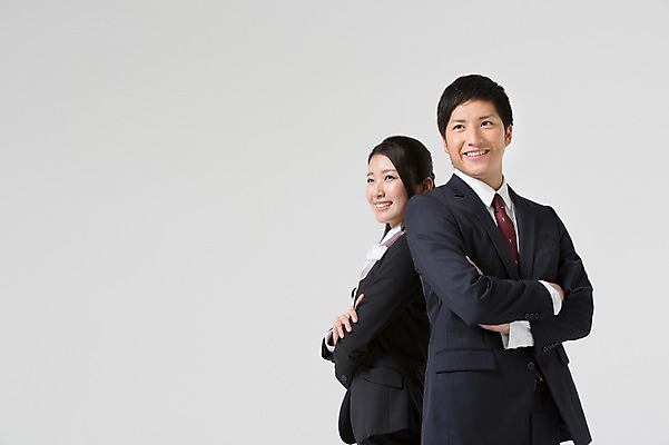 포토 JPG 스튜디오촬영 외국인 해외기획촬영 라이프스타일 응시 여자 남자 비즈니스 모션 함께함 실내 서기 미소 사람 동양인 정장 상반신 20대 청년 성인 두명 옆모습 비즈니스라이프 팔짱 등맞대기 직장인 비즈니스맨 비즈니스우먼 일본인 동료 2015년일본 청년만 성인만 국내포토 직업 시선 옷 뷰포인트 컨셉 관계 표정 인종 내부 생활 파일형식