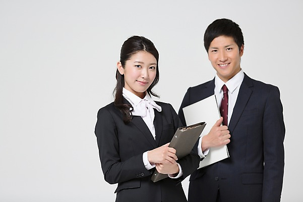 포토 JPG 스튜디오촬영 외국인 해외기획촬영 라이프스타일 여자 남자 비즈니스 모션 함께함 실내 서기 미소 들기 사람 동양인 정장 상반신 20대 청년 성인 두명 앞모습 비즈니스라이프 직장인 비즈니스맨 비즈니스우먼 일본인 동료 문서 2015년일본 청년만 성인만 국내포토 직업 옷 뷰포인트 컨셉 관계 표정 인종 내부 생활 파일형식