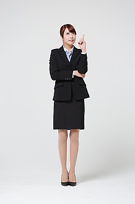 포토 JPG 스튜디오촬영 전신 외국인 해외기획촬영 라이프스타일 여자 비즈니스 모션 실내 한명 서기 미소 사람 동양인 정장 손짓 20대 청년 성인 앞모습 비즈니스라이프 올려보기 가리킴 직장인 비즈니스우먼 일본인 2015년일본 여자만 여자한명만 성인여자만 청년만 청년여자만 성인한명만 청년여자한명만 성인여자한명만 성인만 국내포토 직업 1 옷 뷰포인트 표정 인종 내부 생활 파일형식