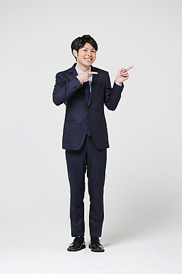 포토 JPG 스튜디오촬영 전신 외국인 해외기획촬영 라이프스타일 남자 비즈니스 모션 실내 한명 서기 미소 사람 동양인 정장 손짓 20대 청년 성인 앞모습 비즈니스라이프 가리킴 직장인 비즈니스맨 일본인 2015년일본 남자만 남자한명만 성인남자만 청년만 청년남자만 청년남자한명만 성인한명만 성인남자한명만 성인만 국내포토 직업 1 옷 뷰포인트 표정 인종 내부 생활 파일형식