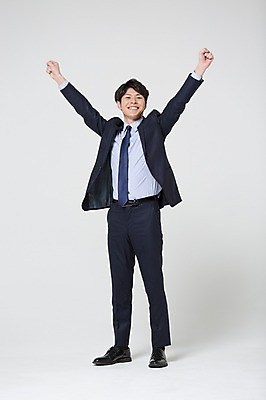 포토 JPG 스튜디오촬영 전신 외국인 해외기획촬영 라이프스타일 남자 비즈니스 모션 실내 한명 서기 미소 사람 동양인 정장 손짓 20대 청년 성인 앞모습 비즈니스라이프 직장인 비즈니스맨 일본인 기지개 손뻗기 2015년일본 남자만 남자한명만 성인남자만 청년만 청년남자만 청년남자한명만 성인한명만 성인남자한명만 성인만 국내포토 직업 1 옷 뷰포인트 표정 인종 내부 생활 파일형식
