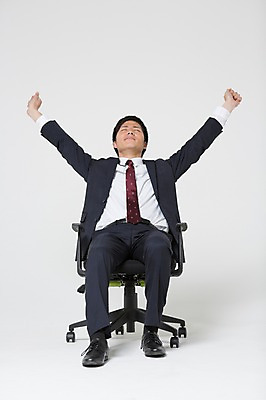 포토 JPG 스튜디오촬영 전신 외국인 해외기획촬영 라이프스타일 남자 의자 비즈니스 모션 휴식 실내 한명 사람 앉기 동양인 정장 손짓 20대 청년 성인 앞모습 비즈니스라이프 눈감음 직장인 비즈니스맨 일본인 기지개 손뻗기 2015년일본 남자만 남자한명만 성인남자만 청년만 청년남자만 청년남자한명만 성인한명만 성인남자한명만 성인만 국내포토 직업 1 옷 뷰포인트 가구 컨셉 인종 내부 생활 파일형식