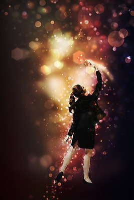 JPG 편집이미지 여자 포즈 한명 사람 정장 성인 비즈니스우먼 화려 우아함 디지털합성 역동적 보케 특별함 디지털아트 다이나믹 여자만 여자한명만 성인여자만 성인만 편집실사 1 옷 컨셉 비즈니스 직장인 CG 파일형식