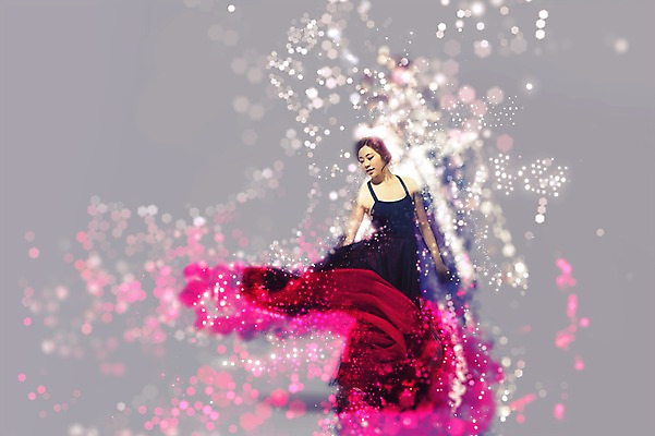 JPG 편집이미지 드레스 여자 포즈 한명 사람 동양인 성인 한국인 춤 화려 우아함 디지털합성 역동적 보케 특별함 디지털아트 다이나믹 여자만 여자한명만 성인여자만 성인만 편집실사 1 옷 컨셉 문화예술 인종 CG 파일형식