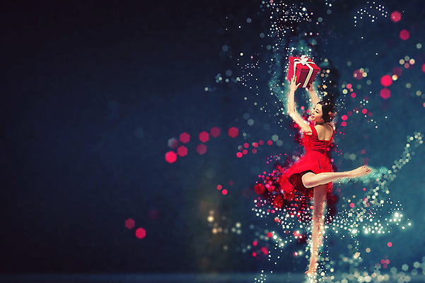 JPG 편집이미지 여자 포즈 한명 사람 동양인 성인 선물상자 한국인 춤 화려 우아함 디지털합성 역동적 보케 특별함 디지털아트 다이나믹 여자만 여자한명만 성인여자만 성인만 편집실사 1 컨셉 문화예술 선물 인종 상자 CG 파일형식