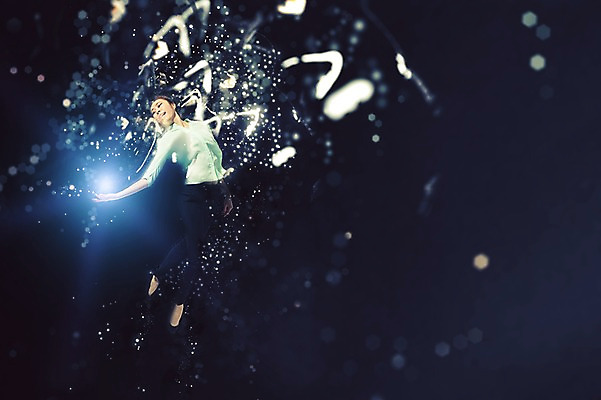 JPG 편집이미지 여자 포즈 한명 사람 동양인 성인 한국인 춤 화려 우아함 디지털합성 역동적 보케 특별함 디지털아트 다이나믹 여자만 여자한명만 성인여자만 성인만 편집실사 1 컨셉 문화예술 인종 CG 파일형식