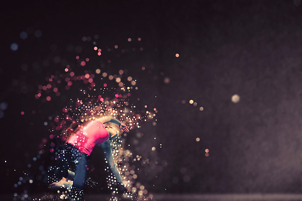 JPG 편집이미지 여자 포즈 한명 사람 성인 춤 화려 우아함 디지털합성 역동적 보케 특별함 디지털아트 다이나믹 여자만 여자한명만 성인여자만 성인만 편집실사 1 컨셉 문화예술 CG 파일형식