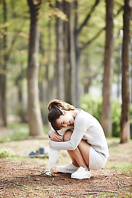 포토 JPG 주간 전신 한마리 우먼라이프 라이프스타일 공원 여자 안기 포옹 함께함 한명 미소 사람 앉기 동양인 20대 성인 야외 옆모습 아웃포커스 반려동물 한국인 강아지 소통 반려 여자만 여자한명만 성인여자만 청년만 청년여자만 성인한명만 청년여자한명만 성인여자한명만 성인만 펫팸족 스피츠 국내포토 자연요소 동물 1 공공시설 뷰포인트 컨셉 모션 촬영기법 표정 인종 청년 생활 개 신조어 파일형식