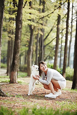 포토 JPG 주간 전신 한마리 우먼라이프 라이프스타일 공원 여자 함께함 한명 웃음 들기 사람 앉기 동양인 20대 성인 야외 옆모습 반려동물 산책 한국인 강아지 연습 소통 반려 여자만 여자한명만 성인여자만 청년만 청년여자만 성인한명만 청년여자한명만 성인여자한명만 성인만 펫팸족 스피츠 국내포토 자연요소 동물 1 공공시설 뷰포인트 컨셉 모션 휴식 표정 인종 청년 생활 개 신조어 파일형식