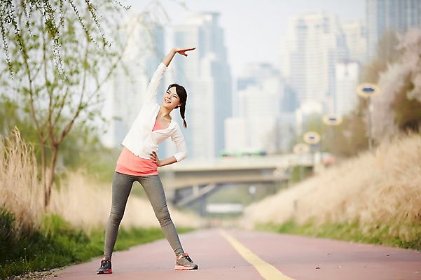 포토 JPG 주간 전신 우먼라이프 라이프스타일 공원 여자 여유 허리손 포즈 건강 한명 서기 미소 사람 동양인 20대 성인 야외 앞모습 아웃포커스 운동복 운동 손들기 스트레칭 산책로 한국인 목표 열정 허리운동 여자만 여자한명만 성인여자만 청년만 청년여자만 성인한명만 청년여자한명만 성인여자한명만 성인만 국내포토 자연요소 1 옷 공공시설 감정 길 뷰포인트 컨셉 모션 촬영기법 표정 인종 청년 생활 파일형식