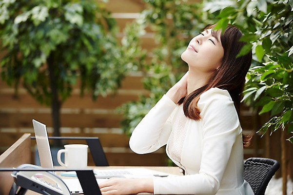 포토 JPG 우먼라이프 라이프스타일 여자 비즈니스 모션 휴식 실내 한명 사람 앉기 동양인 정장 상반신 20대 성인 옆모습 사무용품 스트레칭 한국인 비즈니스우먼 책상 화단 목운동 여자만 여자한명만 성인여자만 청년만 청년여자만 성인한명만 청년여자한명만 성인여자한명만 성인만 국내포토 1 옷 뷰포인트 가구 컨셉 문구용품 인종 청년 내부 생활 운동 직장인 파일형식