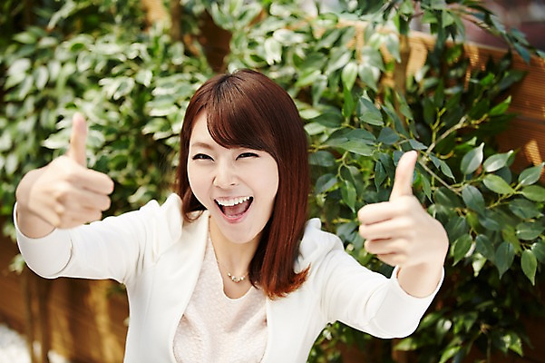 포토 JPG 우먼라이프 라이프스타일 여자 비즈니스 모션 실내 한명 웃음 사람 동양인 정장 손짓 상반신 20대 성인 앞모습 한국인 엄지손가락 최고 비즈니스우먼 화단 여자만 여자한명만 성인여자만 청년만 청년여자만 성인한명만 청년여자한명만 성인여자한명만 성인만 국내포토 1 옷 뷰포인트 손가락 표정 인종 청년 내부 생활 직장인 파일형식