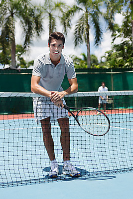 포토 JPG 주간 전신 서양인 외국인 나무 식물 백인 해외기획촬영 라이프스타일 남자 스포츠 맨라이프 모션 태국 운동선수 서기 미소 사람 20대 성인 야외 두명 앞모습 운동복 운동 경기장 테니스 라켓 테니스라켓 네트 2015년태국 남자만 성인남자만 청년만 청년남자만 성인만 국내포토 자연요소 옷 아시아 스포츠용품 뷰포인트 스포츠시설 표정 건강 인종 청년 생활 구기 파일형식