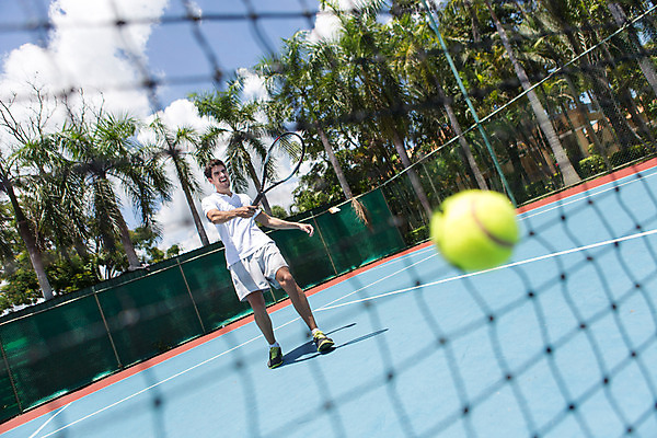 포토 JPG 주간 전신 서양인 외국인 나무 식물 백인 구름 해외기획촬영 라이프스타일 남자 스포츠 맨라이프 모션 태국 하늘 운동선수 한명 서기 들기 사람 20대 성인 야외 앞모습 운동복 운동 경기장 테니스 라켓 테니스라켓 네트 2015년태국 남자만 남자한명만 성인남자만 청년만 청년남자만 청년남자한명만 성인한명만 성인남자한명만 성인만 국내포토 자연요소 1 옷 아시아 스포츠용품 뷰포인트 스포츠시설 건강 인종 청년 생활 구기 파일형식