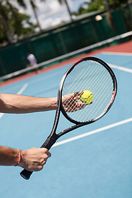 포토 JPG 주간 서양인 외국인 백인 해외기획촬영 라이프스타일 남자 스포츠 맨라이프 공 모션 태국 운동선수 한명 들기 사람 20대 성인 야외 신체부위 운동 경기장 테니스 라켓 테니스라켓 네트 테니스공 팔 2015년태국 남자만 남자한명만 성인남자만 청년만 청년남자만 청년남자한명만 성인한명만 성인남자한명만 성인만 국내포토 자연요소 1 아시아 스포츠용품 스포츠시설 건강 인종 청년 생활 구기 테니스용품 파일형식