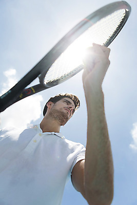 포토 JPG 주간 서양인 외국인 백인 구름 해외기획촬영 라이프스타일 응시 남자 스포츠 로우앵글 맨라이프 공 모션 태국 하늘 운동선수 한명 서기 들기 사람 상반신 20대 성인 야외 앞모습 운동복 운동 햇빛 경기장 테니스 라켓 테니스라켓 테니스공 2015년태국 남자만 남자한명만 성인남자만 청년만 청년남자만 청년남자한명만 성인한명만 성인남자한명만 성인만 국내포토 자연요소 1 시선 옷 아시아 스포츠용품 뷰포인트 스포츠시설 건강 인종 청년 생활 태양 구기 테니스용품 파일형식