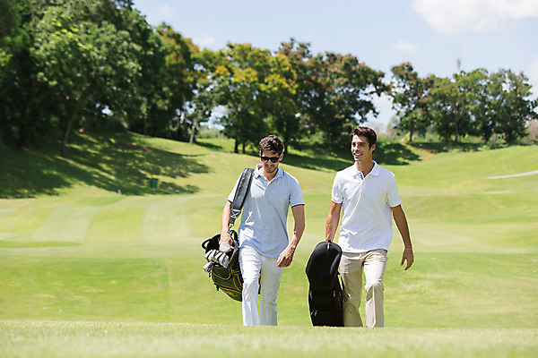 포토 JPG 주간 서양인 외국인 나무 식물 백인 구름 해외기획촬영 라이프스타일 남자 스포츠 맨라이프 골프 모션 골프장 태국 필드 하늘 미소 들기 사람 잔디 상반신 20대 성인 야외 두명 앞모습 선글라스 운동 걷기 골프가방 2015년태국 남자만 성인남자만 청년만 청년남자만 성인만 국내포토 자연요소 아시아 안경 뷰포인트 가방 스포츠시설 골프용품 표정 건강 인종 청년 생활 구기 파일형식