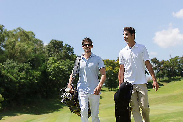 포토 JPG 주간 서양인 외국인 나무 식물 백인 구름 해외기획촬영 라이프스타일 남자 스포츠 맨라이프 골프 모션 골프장 태국 필드 하늘 미소 들기 사람 잔디 상반신 20대 성인 야외 두명 앞모습 선글라스 운동 걷기 골프가방 2015년태국 남자만 성인남자만 청년만 청년남자만 성인만 국내포토 자연요소 아시아 안경 뷰포인트 가방 스포츠시설 골프용품 표정 건강 인종 청년 생활 구기 파일형식