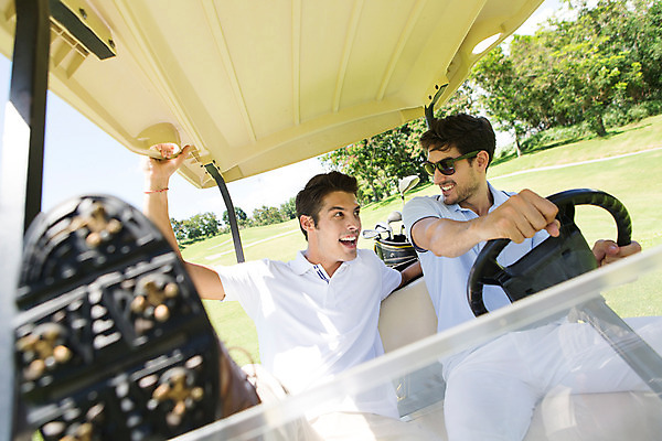 포토 JPG 주간 서양인 외국인 백인 해외기획촬영 라이프스타일 응시 남자 스포츠 맨라이프 이동 골프 모션 골프장 태국 필드 미소 사람 앉기 손짓 잔디 상반신 20대 성인 야외 두명 앞모습 선글라스 운동 즐거움 골프카트 2015년태국 남자만 성인남자만 청년만 청년남자만 성인만 국내포토 자연요소 식물 시선 감정 아시아 안경 뷰포인트 컨셉 스포츠시설 골프용품 표정 건강 인종 청년 생활 구기 파일형식