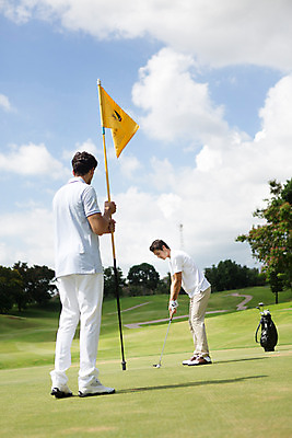 포토 JPG 주간 전신 서양인 외국인 나무 식물 백인 구름 해외기획촬영 라이프스타일 남자 스포츠 맨라이프 골프 모션 골프장 태국 필드 하늘 골프공 서기 들기 사람 잔디 20대 성인 야외 두명 옆모습 뒷모습 운동 골프채 깃발 골프가방 2015년태국 남자만 성인남자만 청년만 청년남자만 성인만 국내포토 자연요소 아시아 뷰포인트 가방 공 스포츠시설 골프용품 건강 인종 청년 생활 구기 파일형식