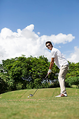 포토 JPG 주간 전신 서양인 외국인 나무 식물 백인 구름 해외기획촬영 라이프스타일 남자 스포츠 맨라이프 골프 모션 골프장 태국 필드 하늘 골프공 한명 서기 미소 들기 사람 잔디 20대 성인 야외 옆모습 선글라스 운동 골프채 2015년태국 남자만 남자한명만 성인남자만 청년만 청년남자만 청년남자한명만 성인한명만 성인남자한명만 성인만 국내포토 자연요소 1 아시아 안경 뷰포인트 공 스포츠시설 골프용품 표정 건강 인종 청년 생활 구기 파일형식