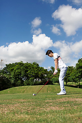 포토 JPG 주간 전신 나무 식물 구름 해외기획촬영 라이프스타일 응시 남자 스포츠 맨라이프 골프 모션 골프장 태국 필드 하늘 골프공 한명 서기 사람 동양인 잔디 20대 성인 야외 옆모습 선글라스 운동 골프채 한국인 2015년태국 남자만 남자한명만 성인남자만 청년만 청년남자만 청년남자한명만 성인한명만 성인남자한명만 성인만 국내포토 자연요소 1 시선 아시아 안경 뷰포인트 공 스포츠시설 골프용품 건강 인종 청년 생활 구기 파일형식