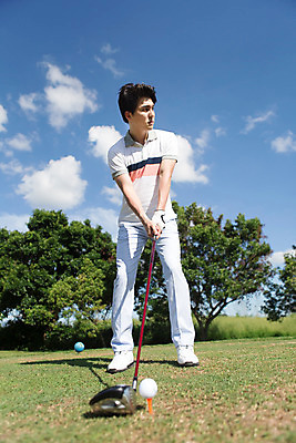 포토 JPG 주간 전신 나무 식물 구름 해외기획촬영 라이프스타일 응시 남자 스포츠 맨라이프 골프 모션 골프장 태국 필드 하늘 골프공 한명 서기 들기 사람 동양인 잔디 20대 성인 야외 앞모습 운동 골프채 한국인 2015년태국 남자만 남자한명만 성인남자만 청년만 청년남자만 청년남자한명만 성인한명만 성인남자한명만 성인만 국내포토 자연요소 1 시선 아시아 뷰포인트 공 스포츠시설 골프용품 건강 인종 청년 생활 구기 파일형식