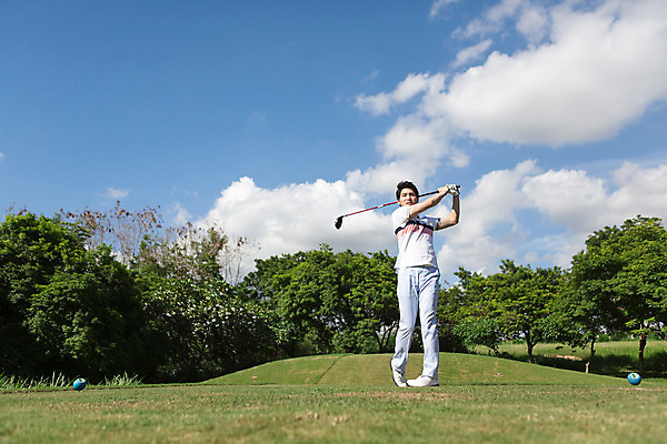 포토 JPG 주간 전신 나무 식물 구름 해외기획촬영 라이프스타일 응시 남자 스포츠 맨라이프 골프 모션 골프장 태국 필드 하늘 한명 서기 들기 사람 동양인 잔디 20대 성인 야외 앞모습 운동 골프채 한국인 2015년태국 남자만 남자한명만 성인남자만 청년만 청년남자만 청년남자한명만 성인한명만 성인남자한명만 성인만 국내포토 자연요소 1 시선 아시아 뷰포인트 스포츠시설 골프용품 건강 인종 청년 생활 구기 파일형식