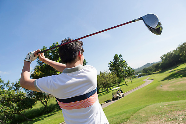 포토 JPG 주간 나무 식물 해외기획촬영 라이프스타일 남자 스포츠 맨라이프 골프 모션 골프장 태국 필드 하늘 한명 서기 들기 사람 동양인 상반신 20대 성인 야외 뒷모습 운동 골프채 한국인 항아리 골프카트 2015년태국 남자만 남자한명만 성인남자만 청년만 청년남자만 청년남자한명만 성인한명만 성인남자한명만 성인만 국내포토 자연요소 1 아시아 뷰포인트 스포츠시설 골프용품 건강 인종 청년 생활 구기 도자기 파일형식