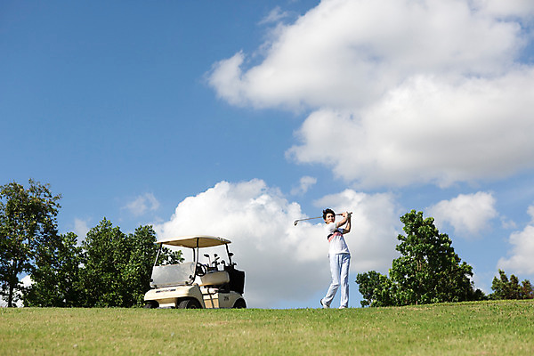 포토 JPG 주간 전신 나무 식물 구름 해외기획촬영 라이프스타일 남자 스포츠 맨라이프 골프 모션 골프장 태국 필드 하늘 한명 서기 들기 사람 동양인 잔디 20대 성인 야외 앞모습 운동 골프채 한국인 골프카트 2015년태국 남자만 남자한명만 성인남자만 청년만 청년남자만 청년남자한명만 성인한명만 성인남자한명만 성인만 국내포토 자연요소 1 아시아 뷰포인트 스포츠시설 골프용품 건강 인종 청년 생활 구기 파일형식