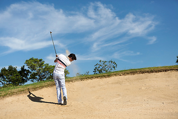 포토 JPG 주간 전신 나무 식물 구름 해외기획촬영 라이프스타일 남자 스포츠 맨라이프 골프 모션 골프장 태국 필드 하늘 한명 서기 들기 사람 동양인 잔디 20대 성인 야외 옆모습 운동 골프채 한국인 벙커 2015년태국 남자만 남자한명만 성인남자만 청년만 청년남자만 청년남자한명만 성인한명만 성인남자한명만 성인만 국내포토 자연요소 1 아시아 뷰포인트 스포츠시설 골프용품 건강 인종 청년 생활 구기 파일형식