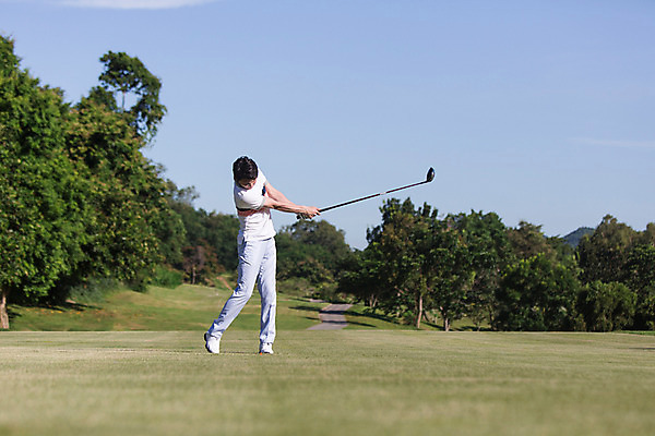 포토 JPG 주간 전신 나무 식물 해외기획촬영 라이프스타일 남자 스포츠 맨라이프 골프 모션 골프장 태국 필드 하늘 한명 서기 들기 사람 동양인 잔디 20대 성인 야외 옆모습 운동 골프채 한국인 2015년태국 남자만 남자한명만 성인남자만 청년만 청년남자만 청년남자한명만 성인한명만 성인남자한명만 성인만 국내포토 자연요소 1 아시아 뷰포인트 스포츠시설 골프용품 건강 인종 청년 생활 구기 파일형식