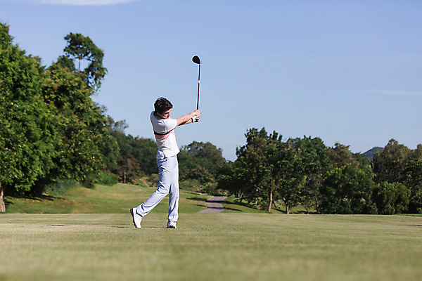 포토 JPG 주간 전신 나무 식물 해외기획촬영 라이프스타일 남자 스포츠 맨라이프 골프 모션 골프장 태국 필드 하늘 한명 서기 들기 사람 동양인 잔디 20대 성인 야외 옆모습 운동 골프채 한국인 2015년태국 남자만 남자한명만 성인남자만 청년만 청년남자만 청년남자한명만 성인한명만 성인남자한명만 성인만 국내포토 자연요소 1 아시아 뷰포인트 스포츠시설 골프용품 건강 인종 청년 생활 구기 파일형식