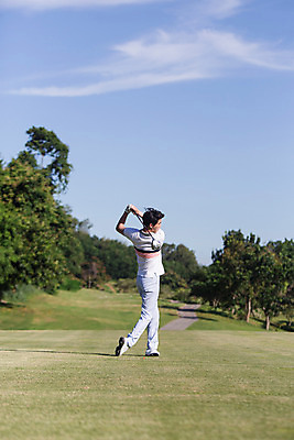 포토 JPG 주간 전신 나무 식물 해외기획촬영 라이프스타일 응시 남자 스포츠 맨라이프 골프 모션 골프장 태국 필드 하늘 한명 서기 들기 사람 동양인 잔디 20대 성인 야외 옆모습 운동 골프채 한국인 2015년태국 남자만 남자한명만 성인남자만 청년만 청년남자만 청년남자한명만 성인한명만 성인남자한명만 성인만 국내포토 자연요소 1 시선 아시아 뷰포인트 스포츠시설 골프용품 건강 인종 청년 생활 구기 파일형식