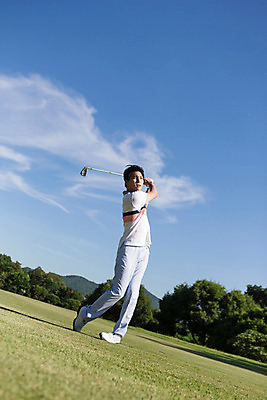 포토 JPG 주간 전신 나무 식물 구름 해외기획촬영 라이프스타일 응시 남자 스포츠 맨라이프 골프 모션 골프장 태국 필드 하늘 한명 서기 들기 사람 동양인 잔디 20대 성인 야외 옆모습 운동 골프채 한국인 2015년태국 남자만 남자한명만 성인남자만 청년만 청년남자만 청년남자한명만 성인한명만 성인남자한명만 성인만 국내포토 자연요소 1 시선 아시아 뷰포인트 스포츠시설 골프용품 건강 인종 청년 생활 구기 파일형식