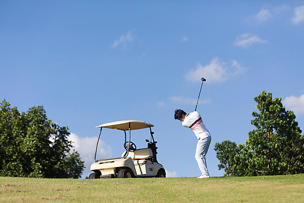 포토 JPG 주간 전신 나무 식물 구름 해외기획촬영 라이프스타일 남자 스포츠 맨라이프 골프 모션 골프장 태국 필드 하늘 한명 서기 들기 사람 동양인 잔디 20대 성인 야외 옆모습 운동 골프채 한국인 2015년태국 남자만 남자한명만 성인남자만 청년만 청년남자만 청년남자한명만 성인한명만 성인남자한명만 성인만 국내포토 자연요소 1 아시아 뷰포인트 스포츠시설 골프용품 건강 인종 청년 생활 구기 파일형식