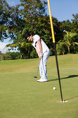 포토 JPG 주간 전신 나무 식물 해외기획촬영 라이프스타일 남자 스포츠 맨라이프 골프 모션 골프장 태국 필드 골프공 한명 서기 들기 사람 동양인 잔디 20대 성인 야외 옆모습 운동 골프채 한국인 깃발 퍼팅 2015년태국 남자만 남자한명만 성인남자만 청년만 청년남자만 청년남자한명만 성인한명만 성인남자한명만 성인만 국내포토 자연요소 1 아시아 뷰포인트 포즈 공 스포츠시설 골프용품 건강 인종 청년 생활 구기 파일형식