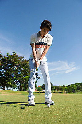 포토 JPG 주간 전신 나무 식물 해외기획촬영 라이프스타일 남자 스포츠 맨라이프 골프 모션 골프장 태국 필드 하늘 골프공 한명 서기 들기 사람 동양인 잔디 20대 성인 야외 앞모습 운동 골프채 한국인 퍼팅 2015년태국 남자만 남자한명만 성인남자만 청년만 청년남자만 청년남자한명만 성인한명만 성인남자한명만 성인만 국내포토 자연요소 1 아시아 뷰포인트 포즈 공 스포츠시설 골프용품 건강 인종 청년 생활 구기 파일형식