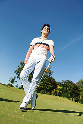 포토 JPG 주간 전신 해외기획촬영 라이프스타일 응시 남자 스포츠 로우앵글 맨라이프 골프 모션 골프장 태국 필드 하늘 한명 서기 미소 들기 사람 동양인 잔디 20대 성인 야외 앞모습 운동 골프채 한국인 2015년태국 남자만 남자한명만 성인남자만 청년만 청년남자만 청년남자한명만 성인한명만 성인남자한명만 성인만 국내포토 자연요소 식물 1 시선 아시아 뷰포인트 스포츠시설 골프용품 표정 건강 인종 청년 생활 구기 파일형식