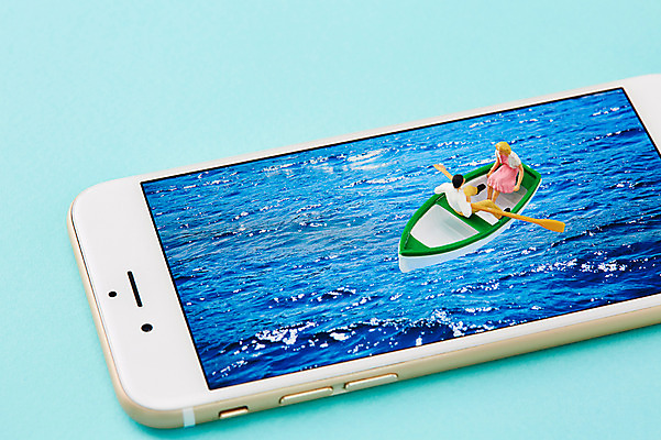 포토 JPG 스튜디오촬영 바다 백그라운드 컨셉 실내 사람없음 스마트폰 미니어처 피규어 노 선박 국내포토 수상교통 내부 핸드폰 스마트기기 모형 파일형식