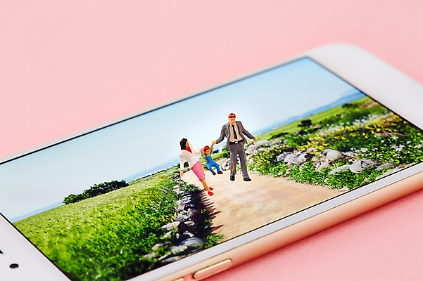 포토 JPG 스튜디오촬영 길 백그라운드 컨셉 가족 실내 풍경 사람없음 스마트폰 미니어처 피규어 국내포토 관계 내부 핸드폰 스마트기기 모형 파일형식