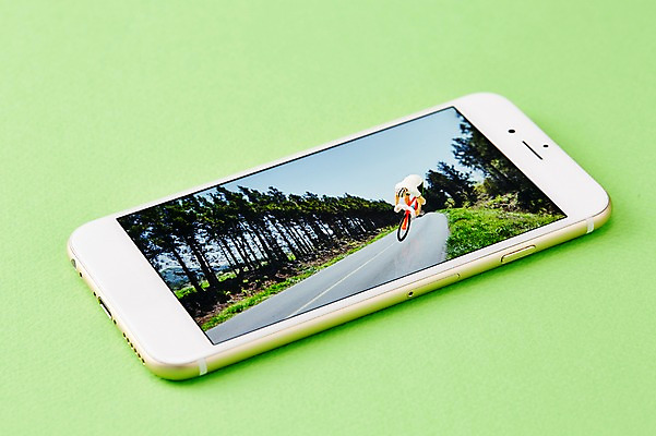 포토 JPG 스튜디오촬영 나무 식물 길 백그라운드 컨셉 실내 사람없음 스마트폰 자전거 미니어처 피규어 국내포토 내부 핸드폰 스마트기기 모형 바이크 파일형식