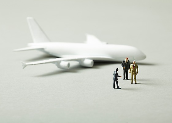 포토 JPG 스튜디오촬영 배경화면 컨셉 비즈니스 비행기 실내 사람없음 미니어처 피규어 비즈니스맨 출장 국내포토 남자 항공교통 대중교통 내부 모형 직장인 파일형식