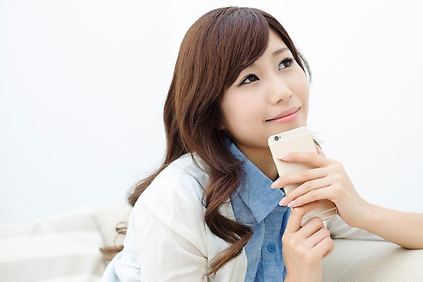 포토 JPG 스튜디오촬영 외국인 해외기획촬영 우먼라이프 라이프스타일 응시 여자 여유 모션 휴식 실내 한명 들기 사람 앉기 동양인 상반신 성인 옆모습 30대 스마트폰 소파 자유 일본인 2015년일본 여자만 여자한명만 성인여자만 성인한명만 성인여자한명만 장년만 장년여자만 장년여자한명만 성인만 국내포토 1 시선 감정 뷰포인트 컨셉 의자 인종 내부 생활 장년 핸드폰 스마트기기 파일형식