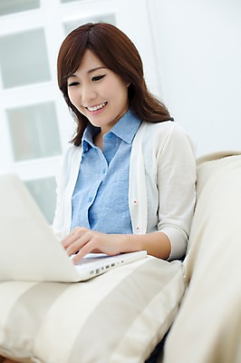 포토 JPG 스튜디오촬영 외국인 해외기획촬영 우먼라이프 라이프스타일 응시 여자 여유 모션 휴식 실내 한명 미소 들기 사람 앉기 동양인 상반신 성인 앞모습 30대 노트북 소파 자유 웹서핑 일본인 2015년일본 여자만 여자한명만 성인여자만 성인한명만 성인여자한명만 장년만 장년여자만 장년여자한명만 성인만 국내포토 1 시선 감정 뷰포인트 컨셉 의자 표정 인종 내부 생활 장년 전자제품 파일형식