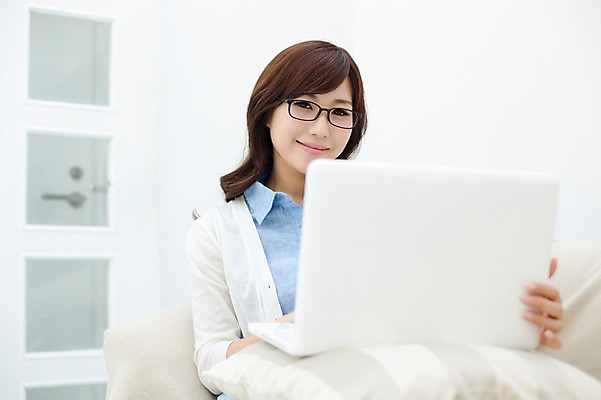 포토 JPG 스튜디오촬영 외국인 해외기획촬영 우먼라이프 라이프스타일 여자 안경 여유 모션 휴식 실내 한명 미소 들기 사람 앉기 동양인 상반신 성인 앞모습 30대 노트북 소파 자유 웹서핑 일본인 2015년일본 여자만 여자한명만 성인여자만 성인한명만 성인여자한명만 장년만 장년여자만 장년여자한명만 성인만 안경낌 국내포토 1 잡화 감정 뷰포인트 컨셉 의자 표정 인종 내부 생활 장년 전자제품 파일형식