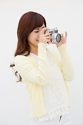 포토 JPG 스튜디오촬영 외국인 해외기획촬영 우먼라이프 라이프스타일 여자 모션 실내 한명 서기 미소 들기 사람 동양인 상반신 성인 옆모습 30대 카메라 사진촬영 일본인 2015년일본 여자만 여자한명만 성인여자만 성인한명만 성인여자한명만 장년만 장년여자만 장년여자한명만 성인만 국내포토 1 뷰포인트 표정 인종 내부 생활 장년 전자제품 촬영 파일형식