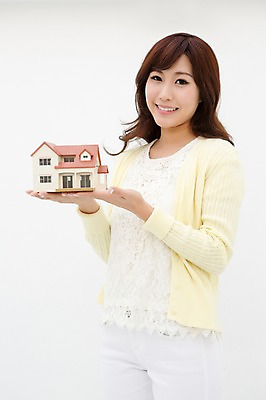 포토 JPG 스튜디오촬영 외국인 해외기획촬영 우먼라이프 라이프스타일 여자 모션 부동산 주택 실내 한명 서기 미소 들기 사람 동양인 손짓 상반신 성인 앞모습 30대 미니어처 가리킴 일본인 2015년일본 여자만 여자한명만 성인여자만 성인한명만 성인여자한명만 장년만 장년여자만 장년여자한명만 성인만 국내포토 1 뷰포인트 표정 인종 내부 건물 생활 장년 모형 재산 파일형식